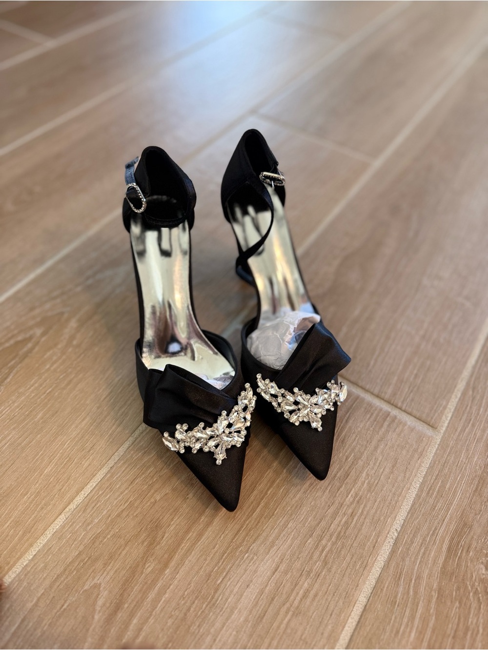 Dorsay pointed toe pump